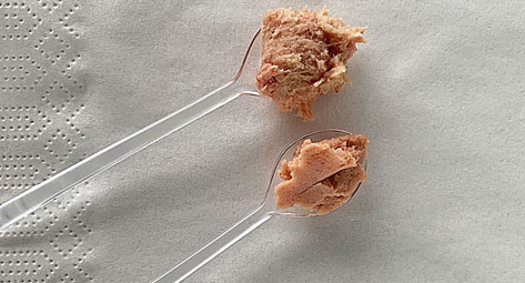 Vergleich Teewurst: vegan (links) und Klassik.